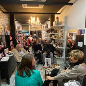 Presentación de la novela “Salir de las sombras”